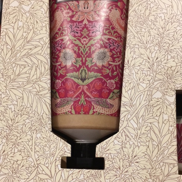 William Morris At Home Scented Hand Care Treats Boxed Set NWT England *No Cover - Picture 5 of 16